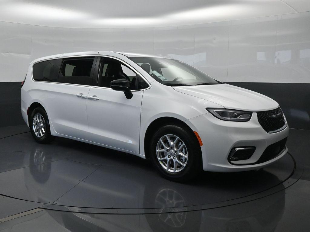new 2025 Chrysler Pacifica car
