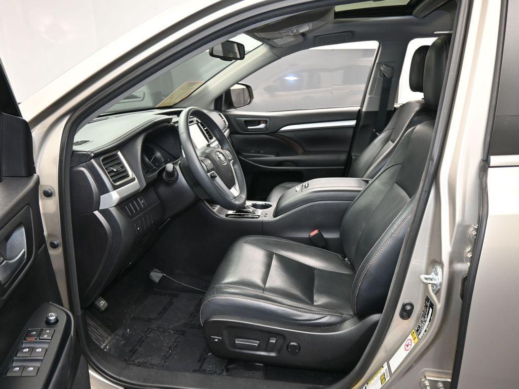 used 2016 Toyota Highlander car, priced at $21,350