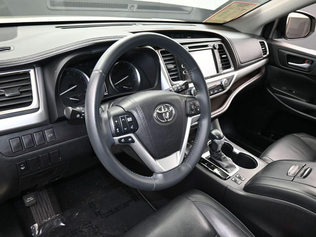 used 2016 Toyota Highlander car, priced at $21,350