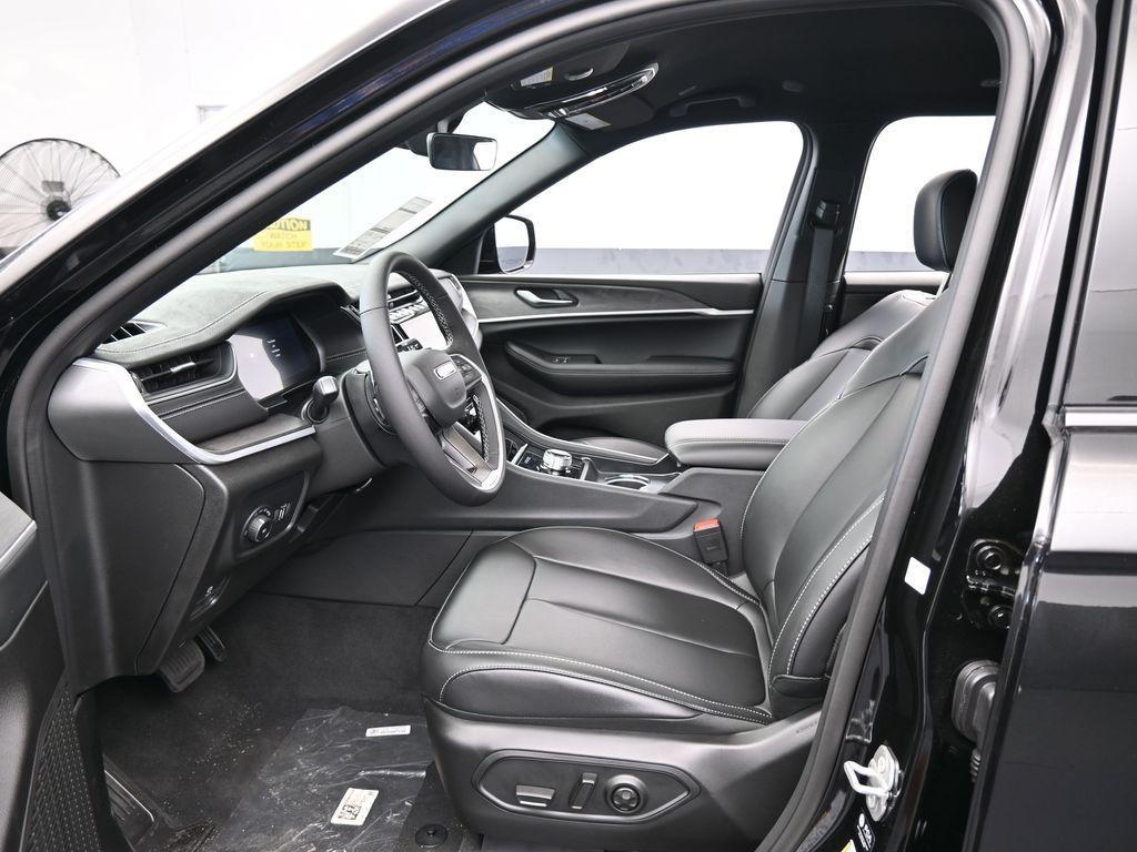 new 2025 Jeep Grand Cherokee L car