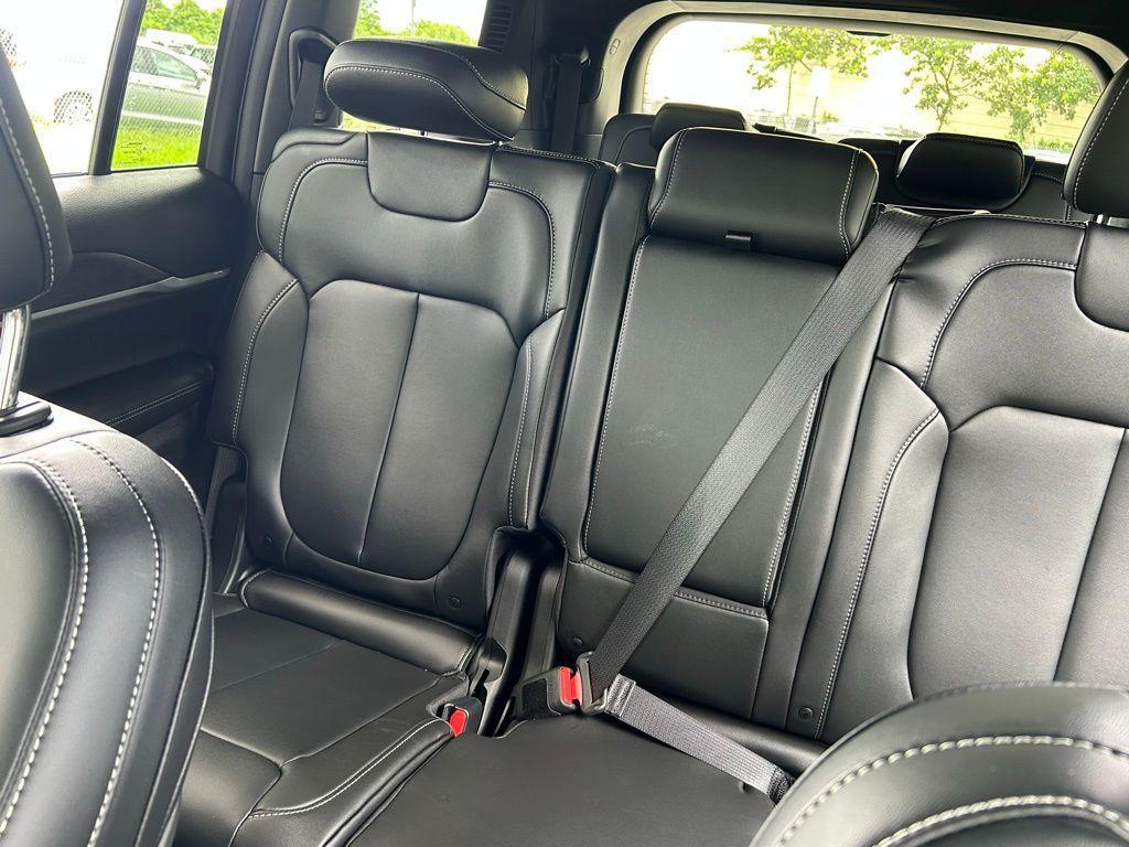 new 2025 Jeep Grand Cherokee L car