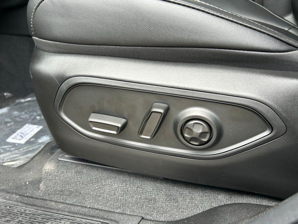 new 2025 Jeep Grand Cherokee L car