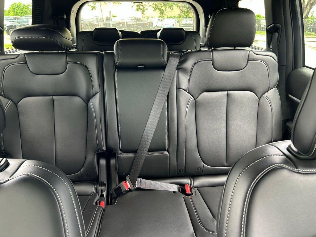 new 2025 Jeep Grand Cherokee L car