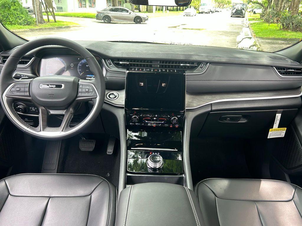 new 2025 Jeep Grand Cherokee L car