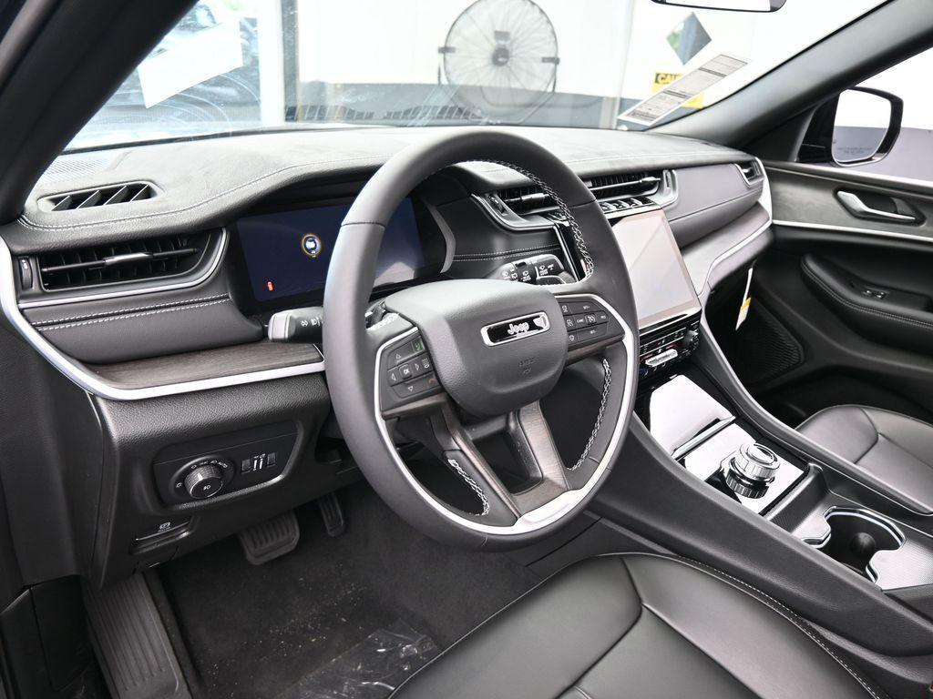 new 2025 Jeep Grand Cherokee L car