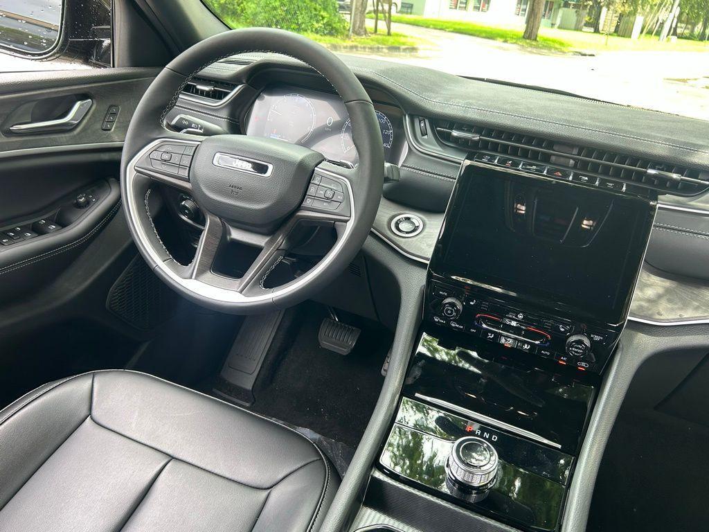 new 2025 Jeep Grand Cherokee L car
