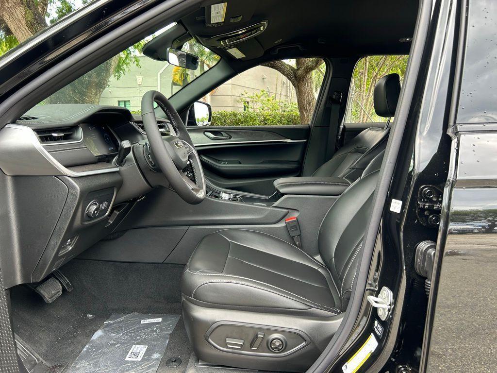 new 2025 Jeep Grand Cherokee L car
