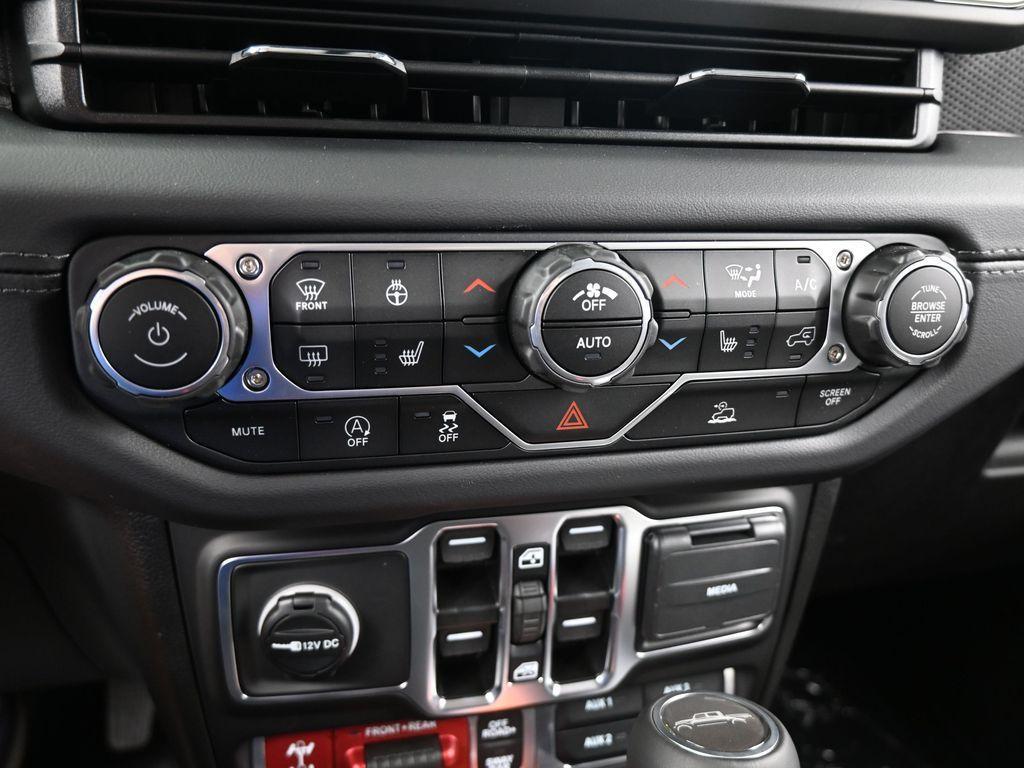 new 2025 Jeep Gladiator car