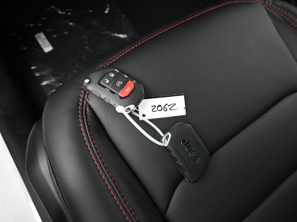 new 2025 Jeep Gladiator car