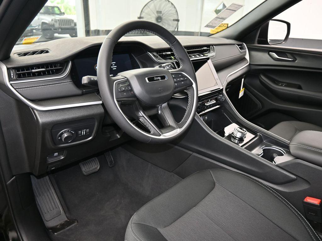 new 2025 Jeep Grand Cherokee car