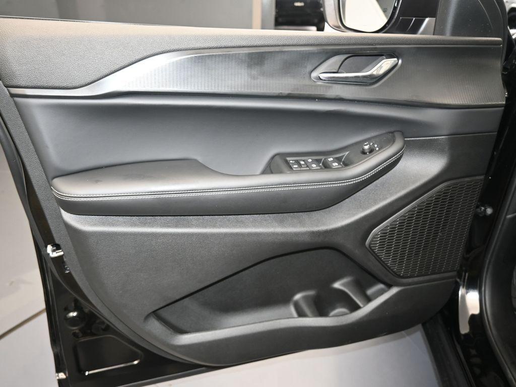 new 2025 Jeep Grand Cherokee car