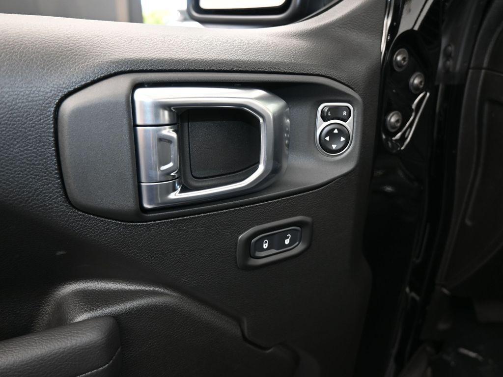 new 2025 Jeep Wrangler car