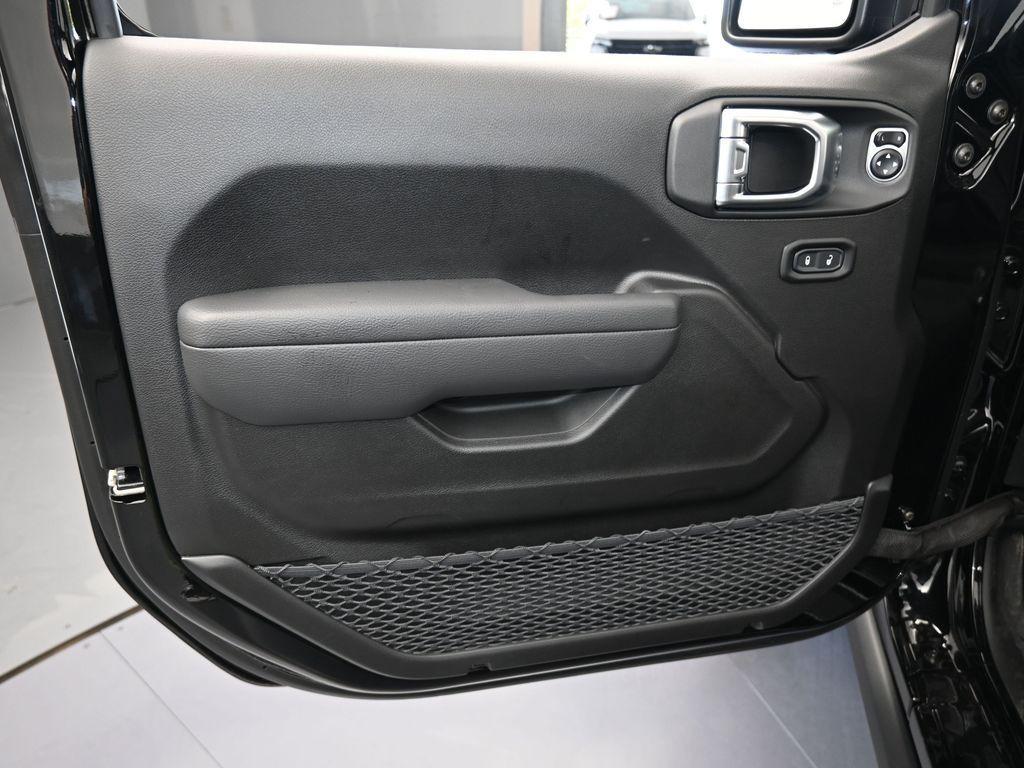 new 2025 Jeep Wrangler car