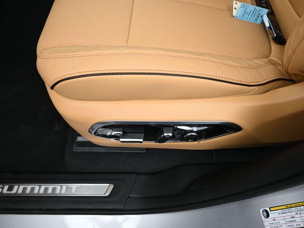 new 2025 Jeep Grand Cherokee L car