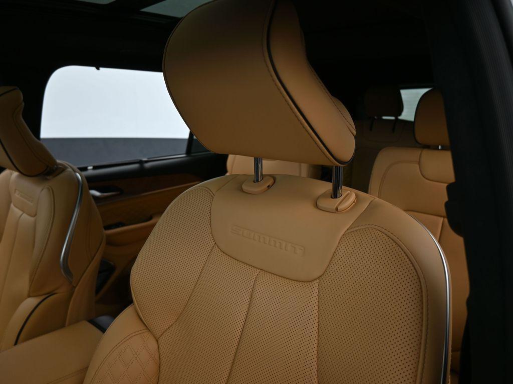 new 2025 Jeep Grand Cherokee L car