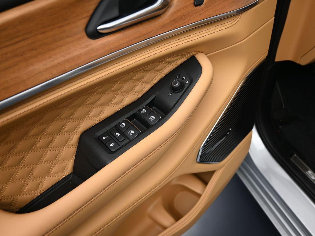 new 2025 Jeep Grand Cherokee L car