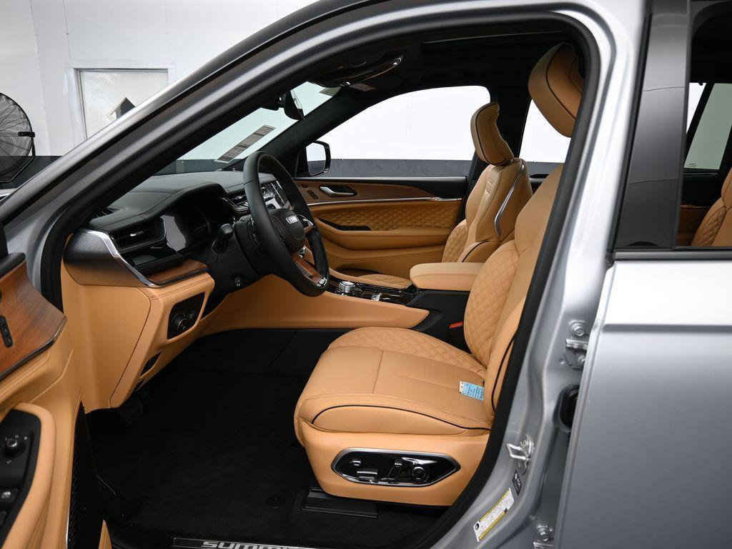 new 2025 Jeep Grand Cherokee L car