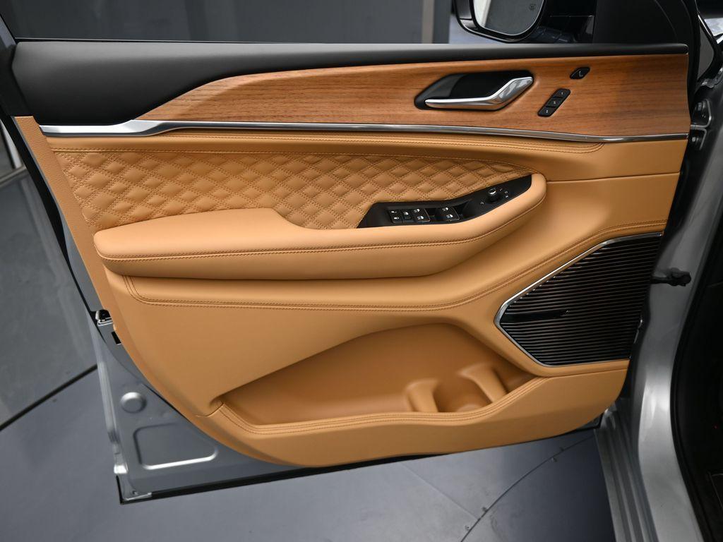 new 2025 Jeep Grand Cherokee L car