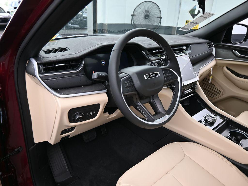 new 2025 Jeep Grand Cherokee L car