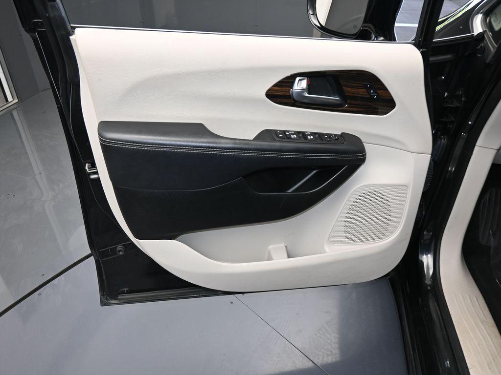 used 2023 Chrysler Pacifica car, priced at $23,995