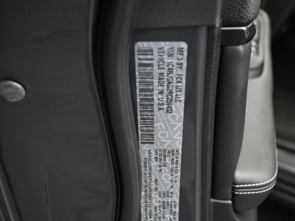 new 2024 Jeep Grand Cherokee car, priced at $39,425
