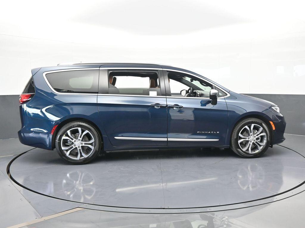 new 2025 Chrysler Pacifica car