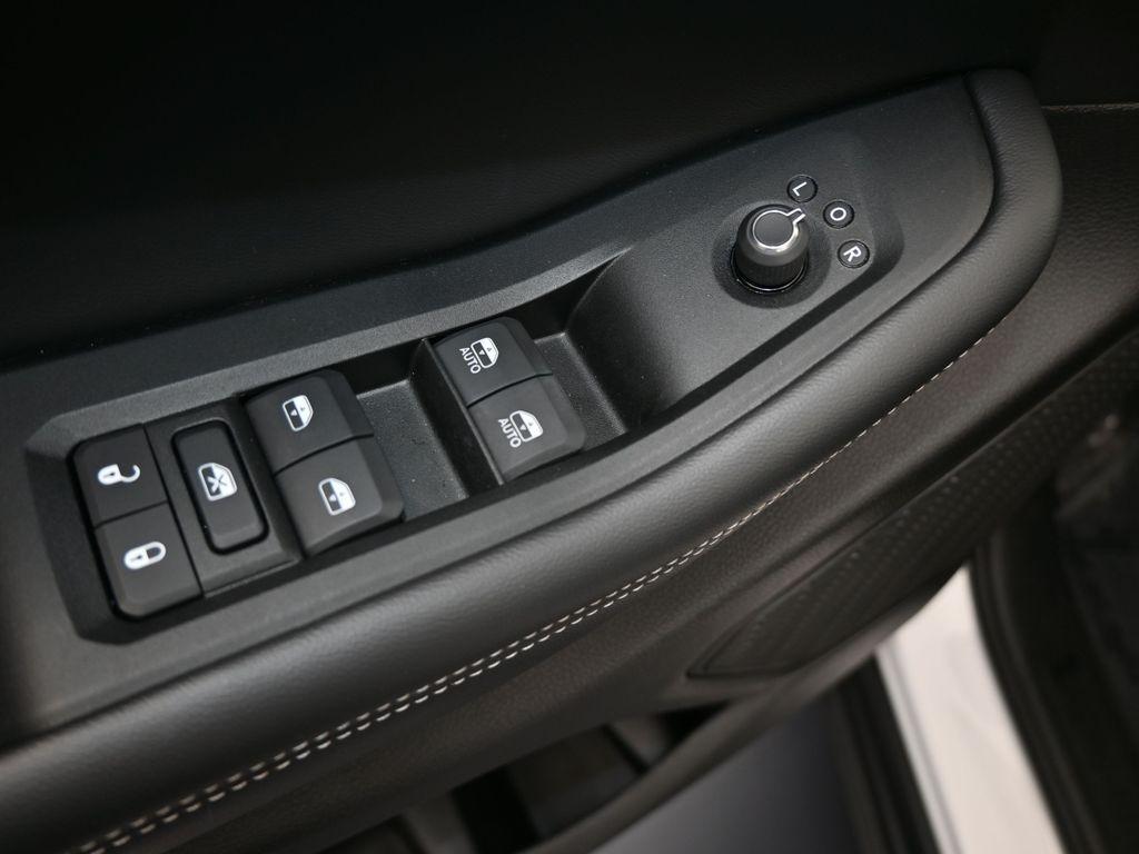 used 2024 Jeep Grand Cherokee car, priced at $44,995