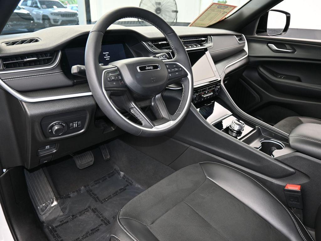used 2024 Jeep Grand Cherokee car, priced at $44,995