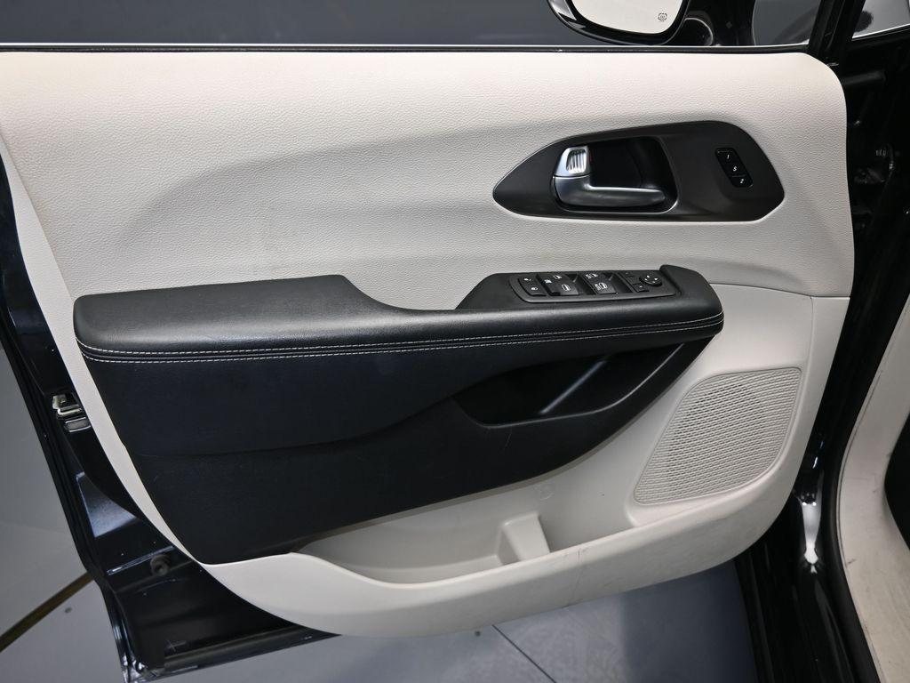 used 2022 Chrysler Pacifica car, priced at $16,997