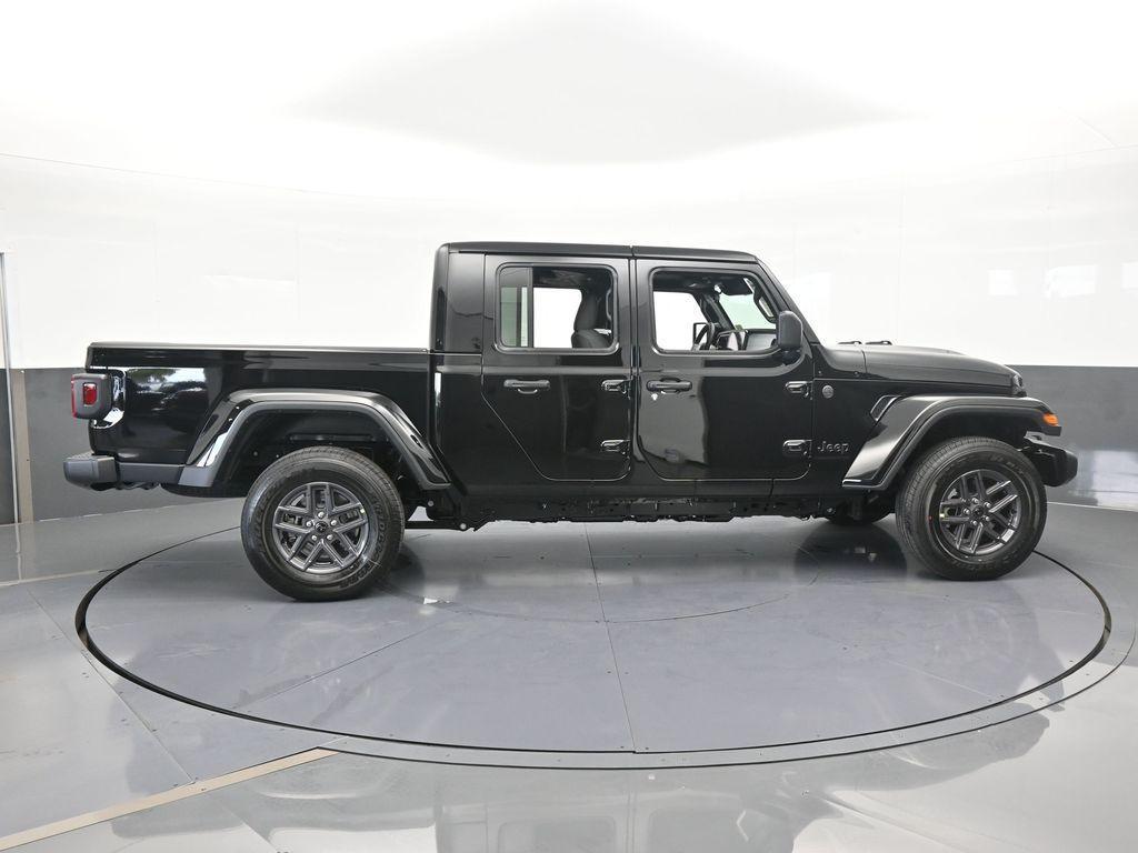 new 2025 Jeep Gladiator car