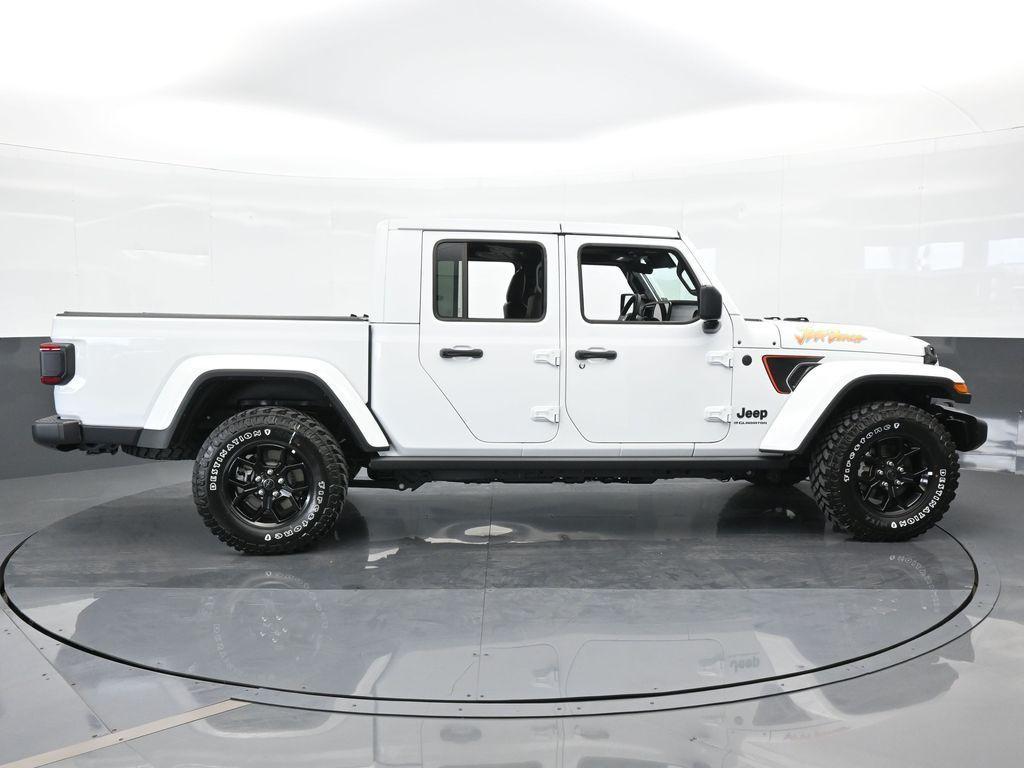 new 2024 Jeep Gladiator car, priced at $45,319