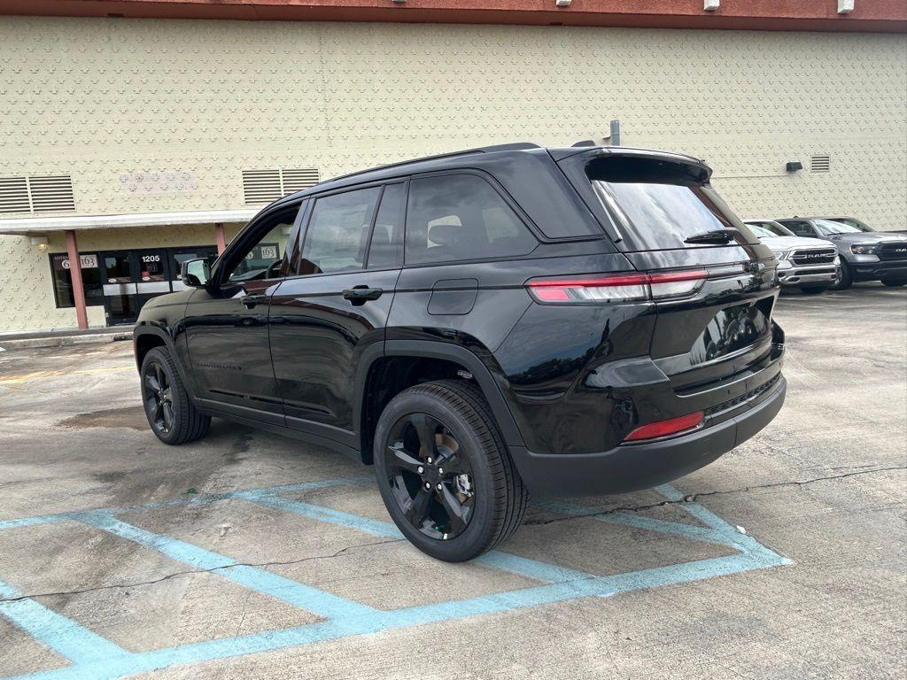 new 2025 Jeep Grand Cherokee car