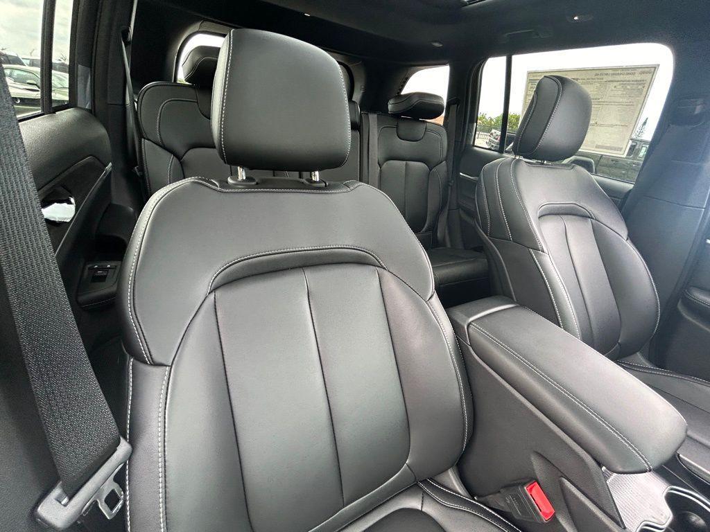new 2025 Jeep Grand Cherokee car