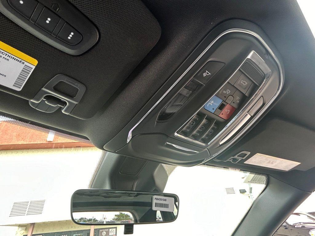 new 2025 Jeep Grand Cherokee car
