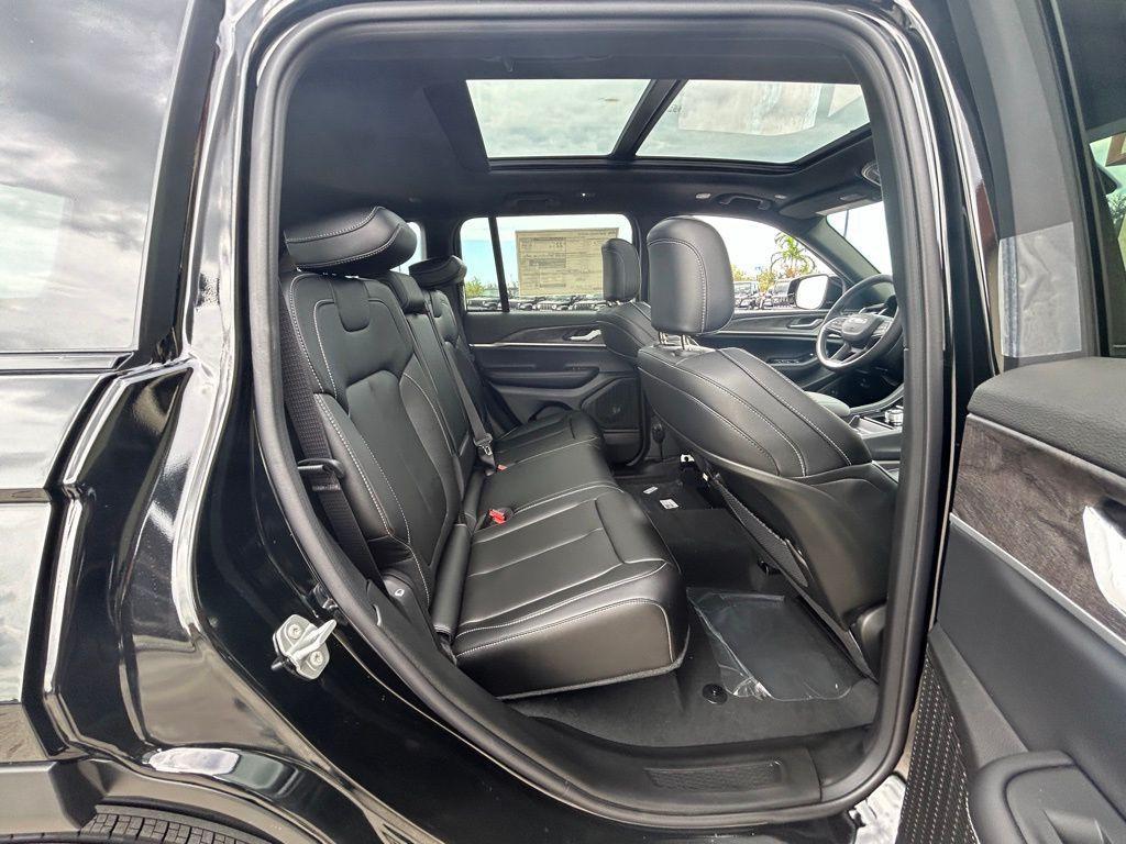 new 2025 Jeep Grand Cherokee car