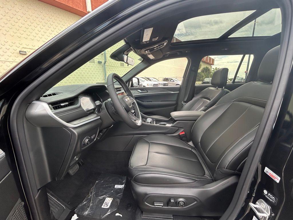 new 2025 Jeep Grand Cherokee car