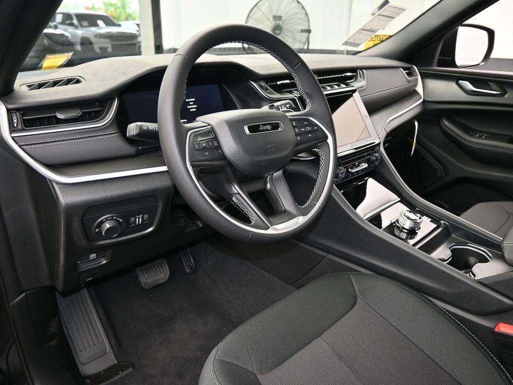 new 2025 Jeep Grand Cherokee L car