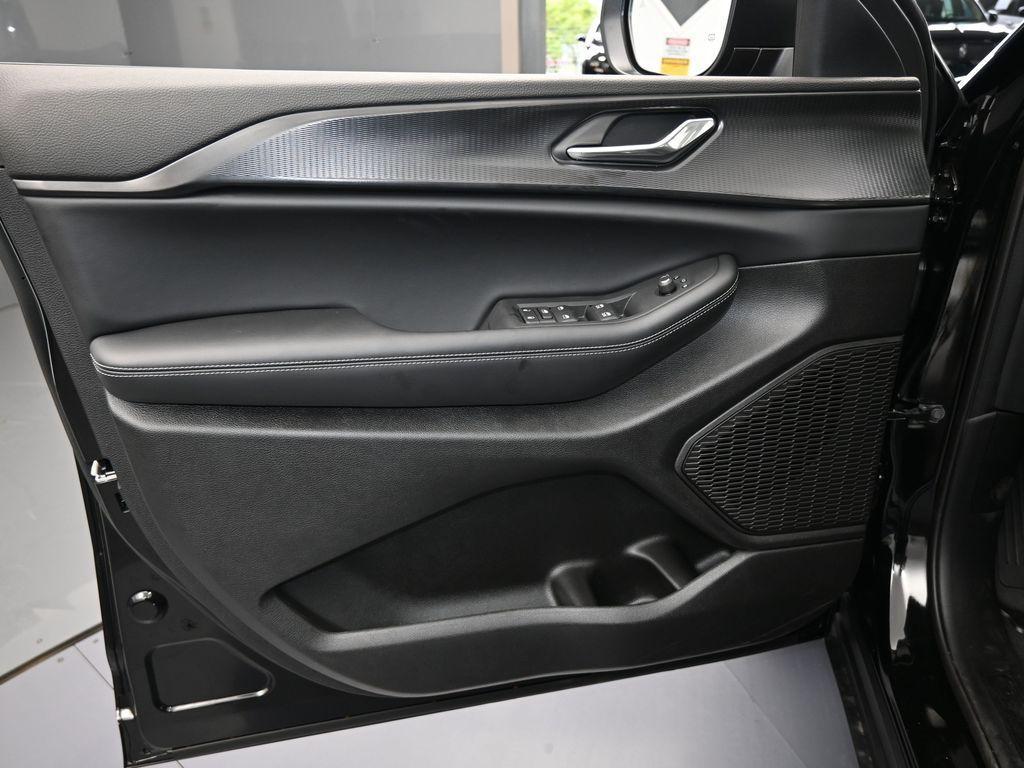 new 2025 Jeep Grand Cherokee L car