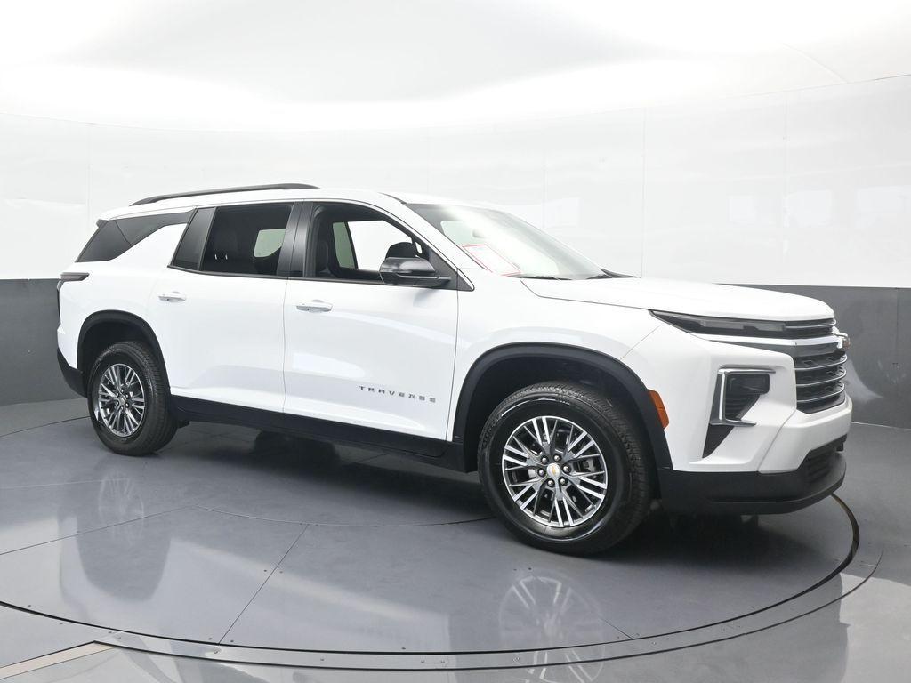 used 2024 Chevrolet Traverse car, priced at $34,843