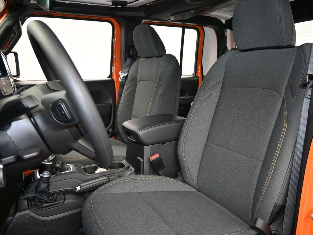 new 2025 Jeep Gladiator car