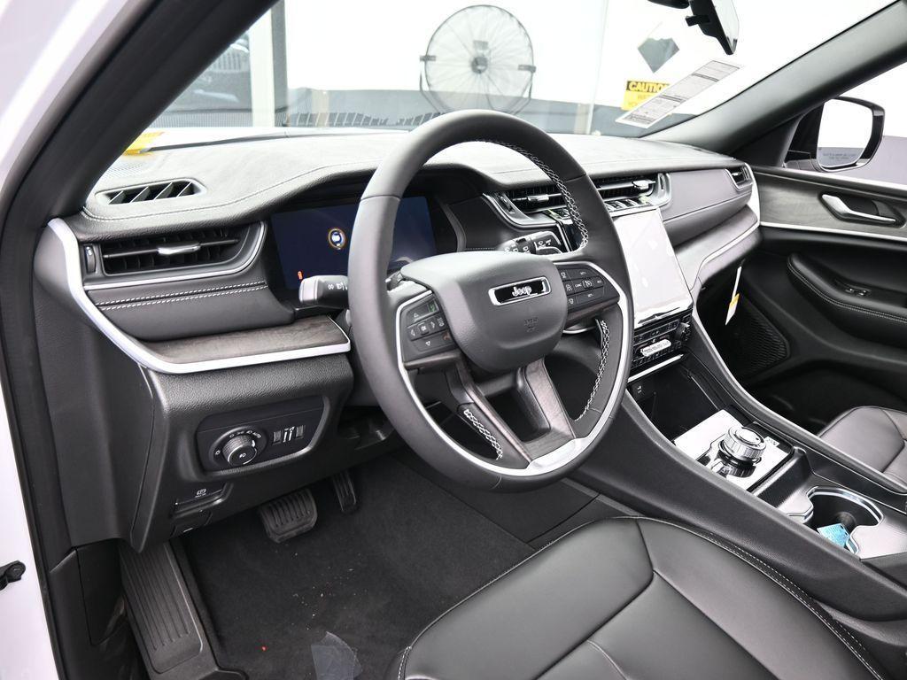 new 2025 Jeep Grand Cherokee L car