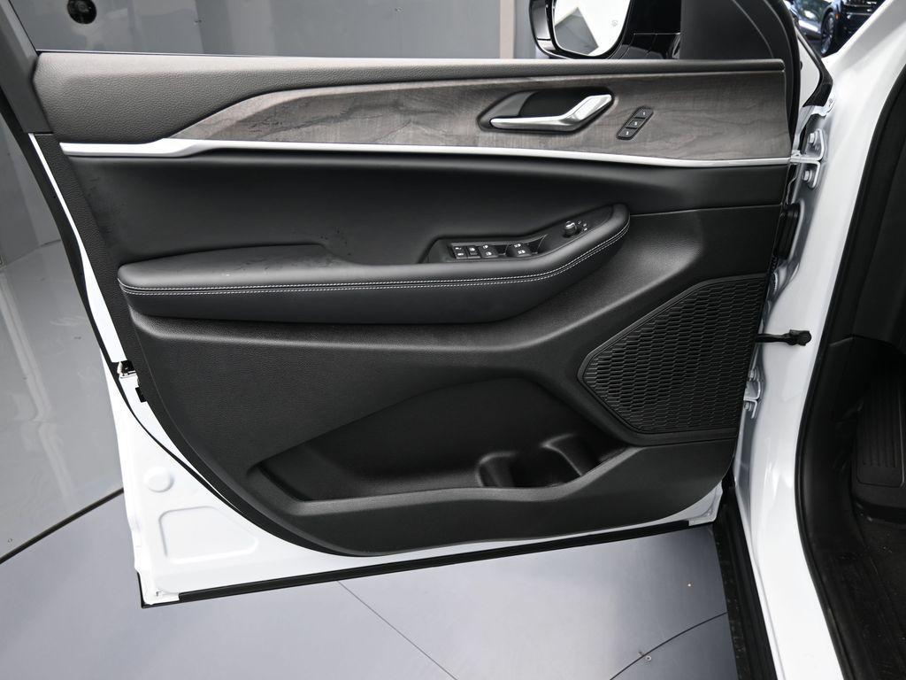 new 2025 Jeep Grand Cherokee L car