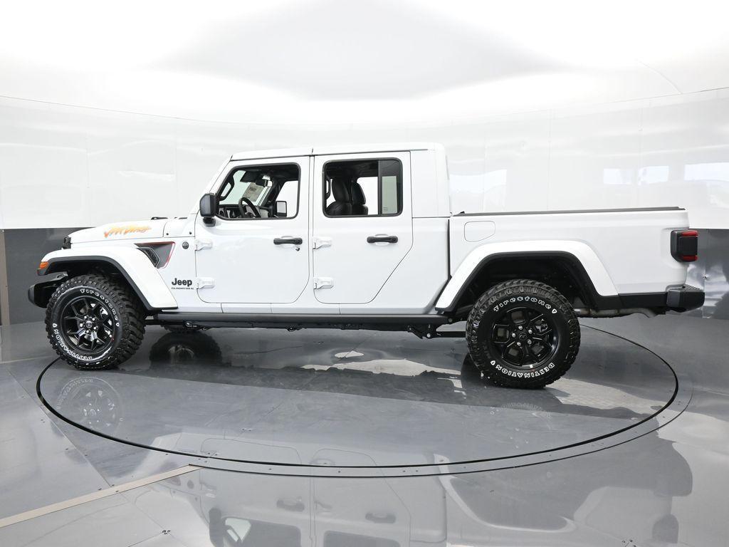 new 2024 Jeep Gladiator car, priced at $45,237
