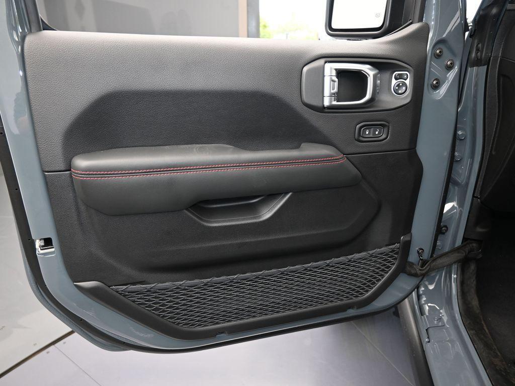 new 2025 Jeep Wrangler car