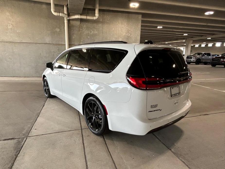 new 2024 Chrysler Pacifica car, priced at $39,554