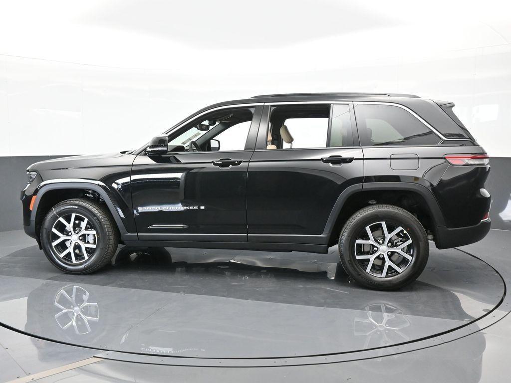 new 2024 Jeep Grand Cherokee car, priced at $44,081