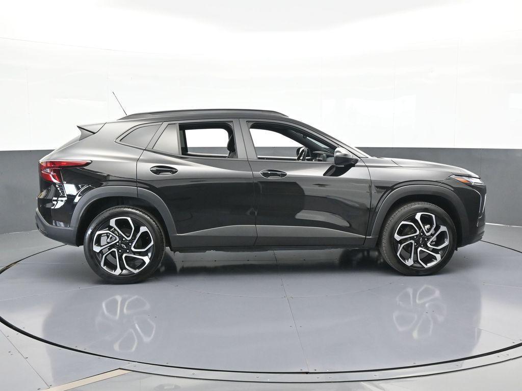 used 2025 Chevrolet Trax car, priced at $22,621