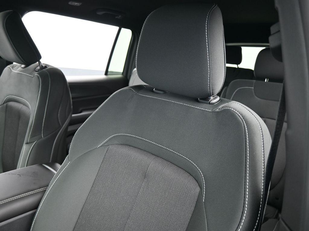 new 2025 Jeep Grand Cherokee L car