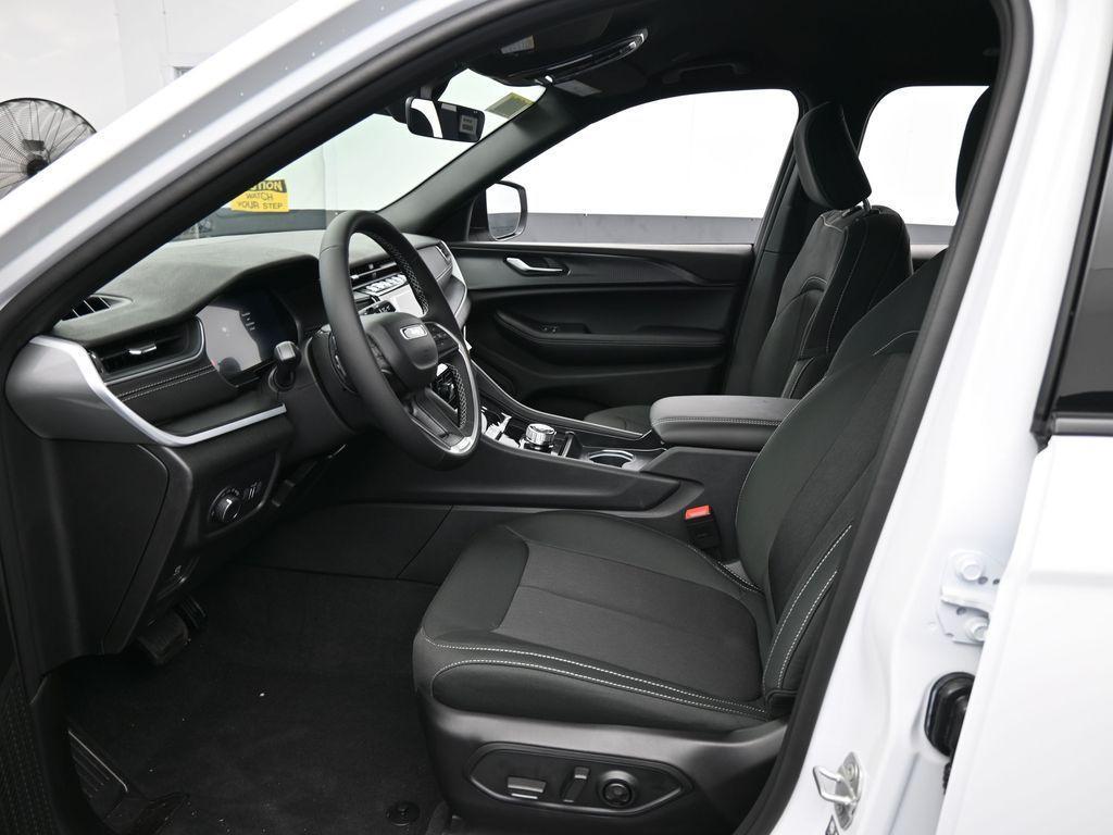 new 2025 Jeep Grand Cherokee L car