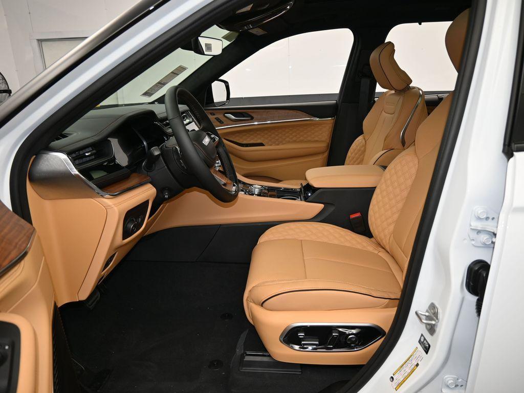 new 2025 Jeep Grand Cherokee car